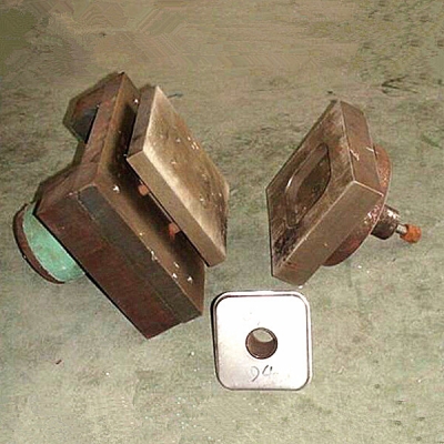 Manifold inner tank cover molds